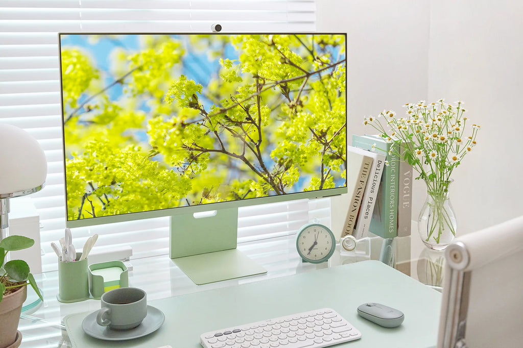 32" 4K UHD Smart Monitor with Streaming TV and SlimFit Camera D805594