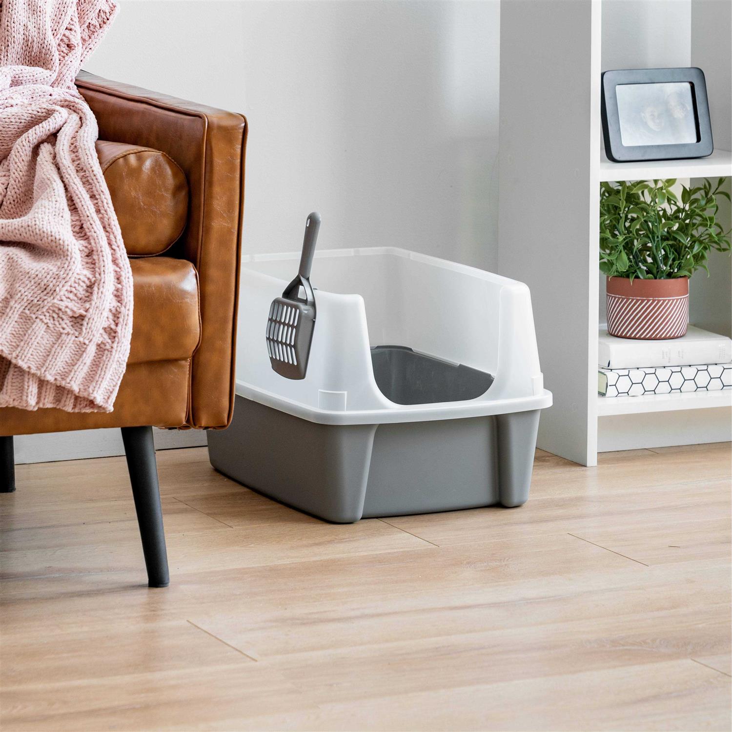 Cat Litter Box with Shield and Scoop L320
