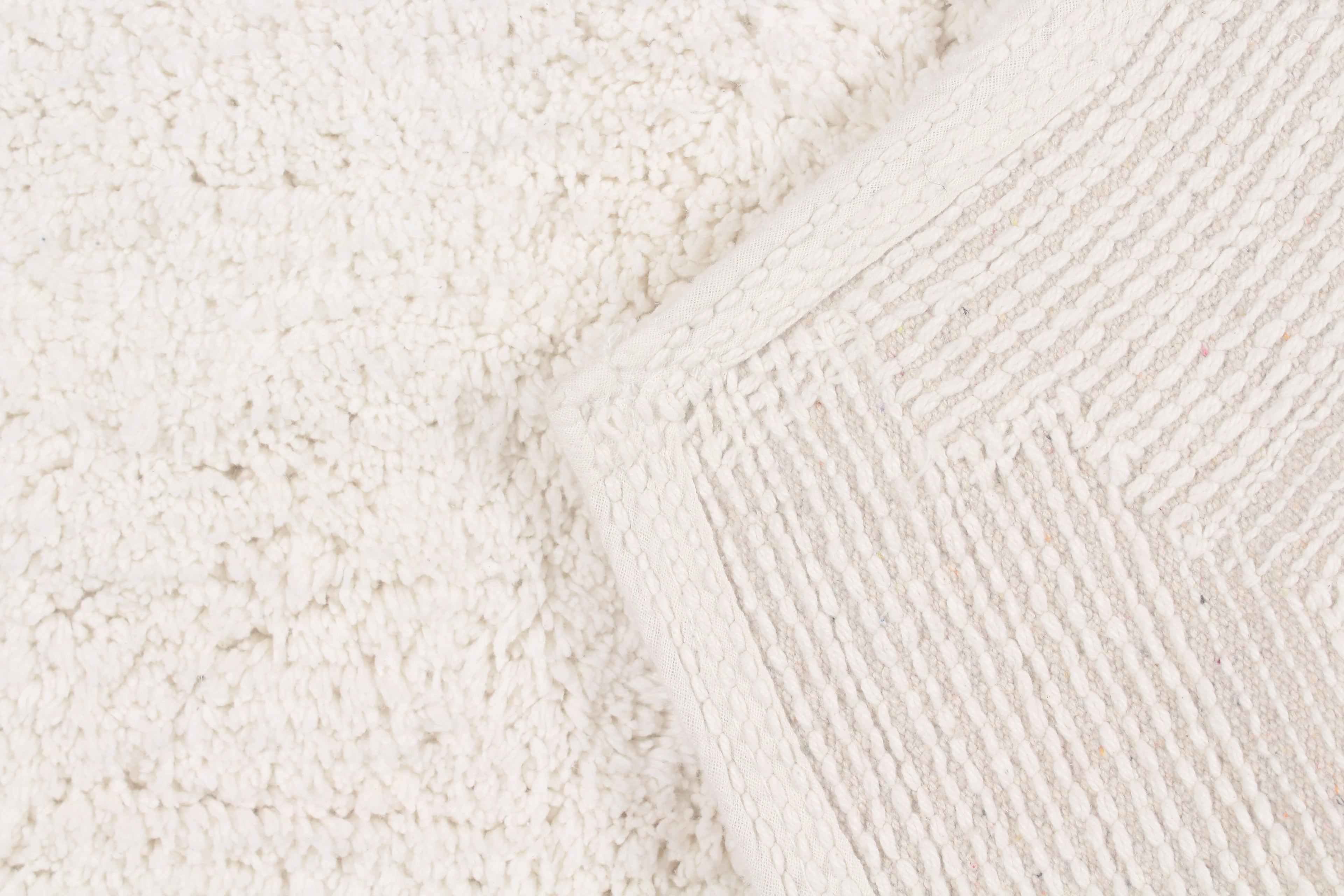 100% Cotton Tufted Bath Rug, Non-Slip, Machine Washable, 30" Round, Ivory O665