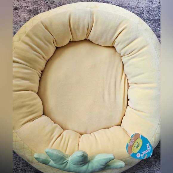 Pineapple Pet Bed Q54389