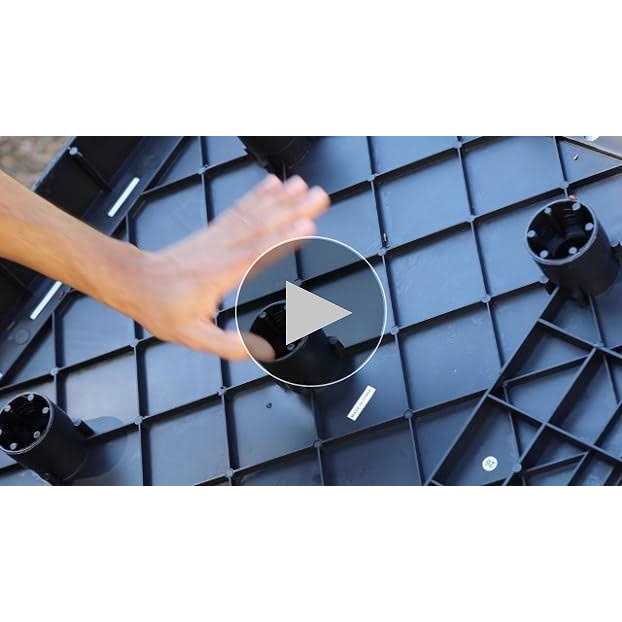 Plastic Dog House with Air Vents and Elevated Floor M550